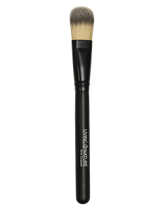 Living Nature Foundation Brush is to achieve a beautifully finished and polished look when applying a liquid foundation. 